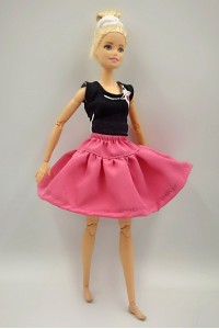 Одежда для куклы Barbie - Топ и малиновая юбка